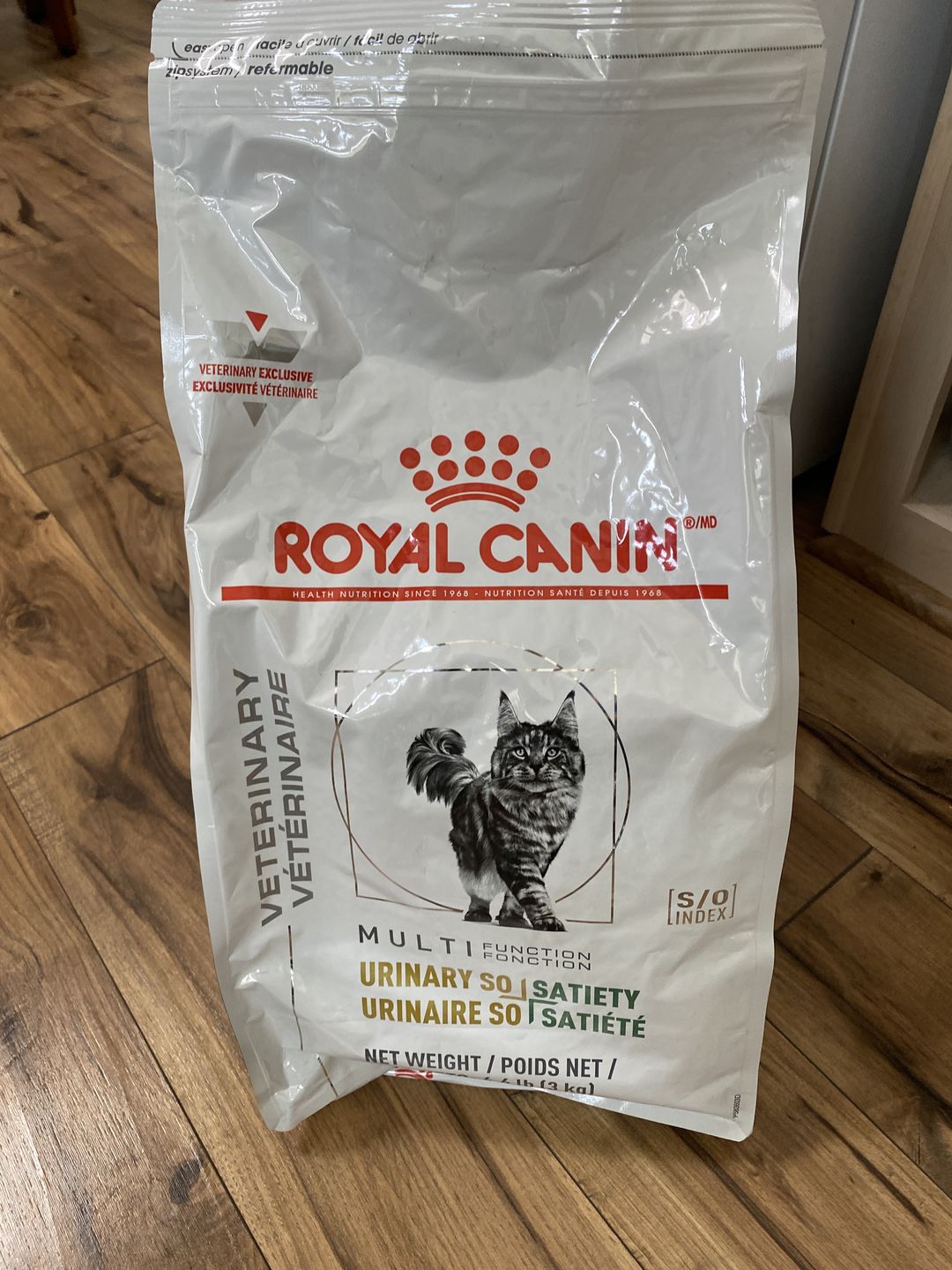 Customer photo review of Royal Canin Veterinary Diet - Urinary SO+ Satiety Dry Cat Food