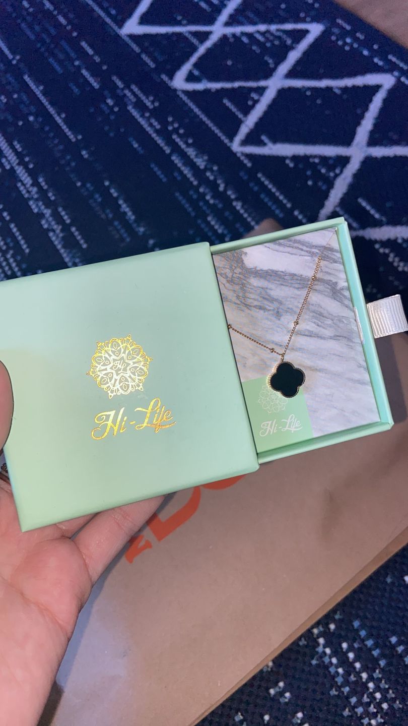 Customer photo review of Noir Lucky Leaf Kette 14K Vergoldet
