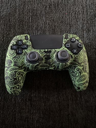 Customer photo review of Green Motif - PS5 Controller Skin