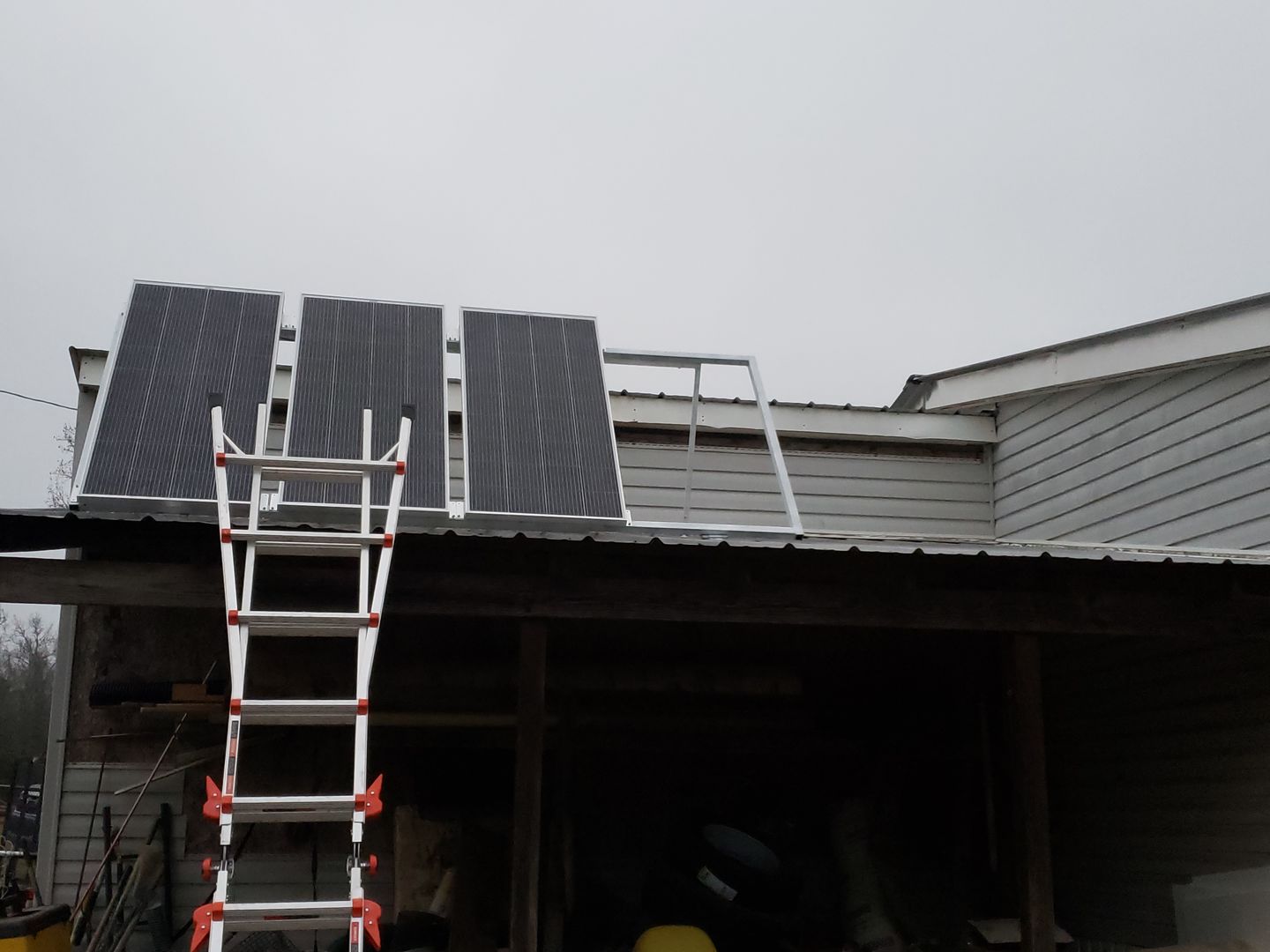 Customer photo review of RICH SOLAR MEGA 200 Watt Monocrystalline Solar Panel | Best 12V Panel for RVs and Off-Grid | 25-Year Output Warranty | UL Certified