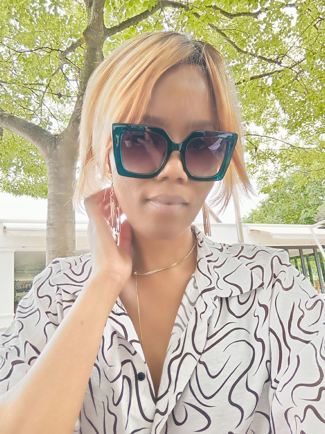 Customer photo review of Ombré Pixie BoB wig