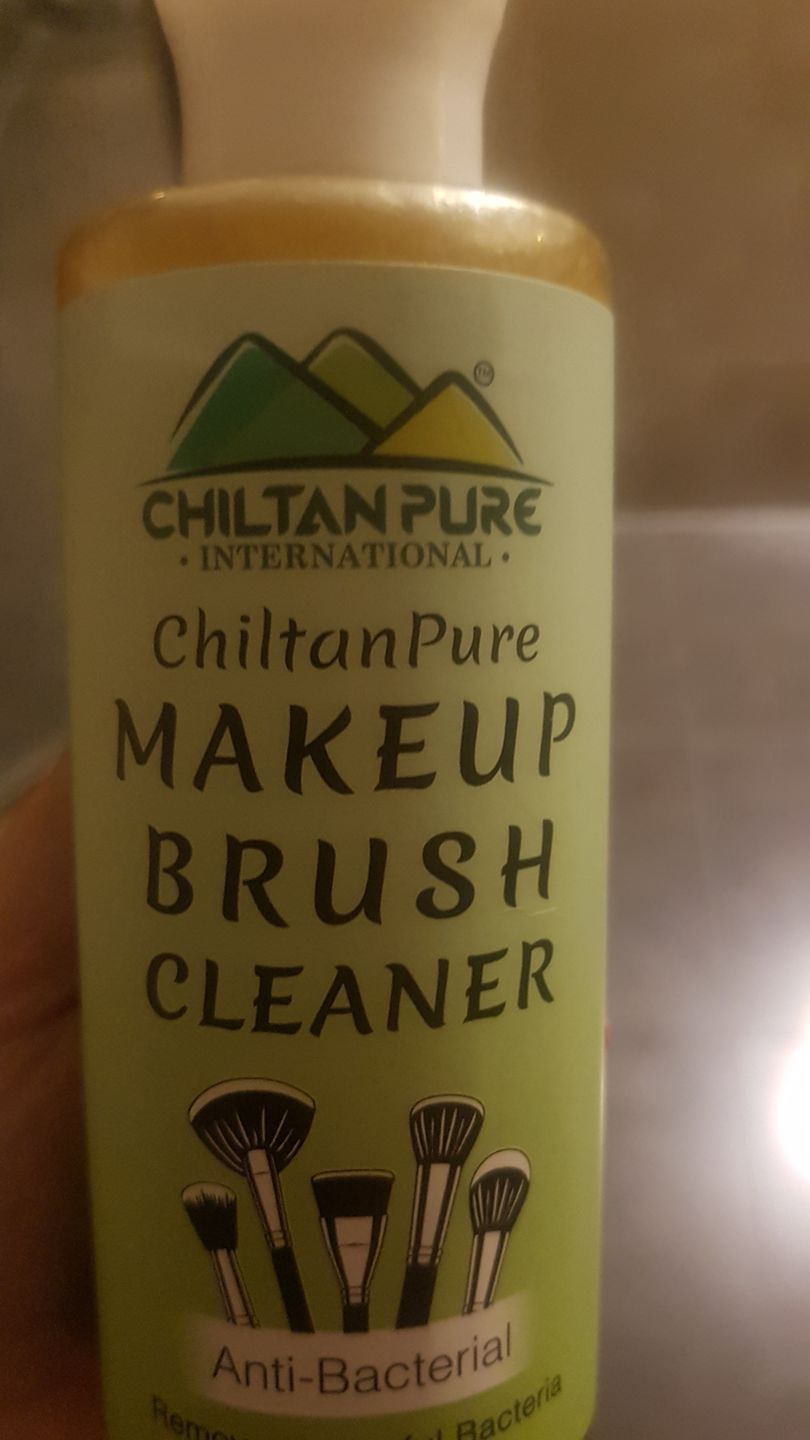 Customer photo review of ChiltanPure Anti-Bacterial Makeup Brush & Puff Cleaner 200ml – Removes Bacteria, Washes Away Traces of Dirt, Makeup, Oil, & Debris from Makeup Brushes 200ml