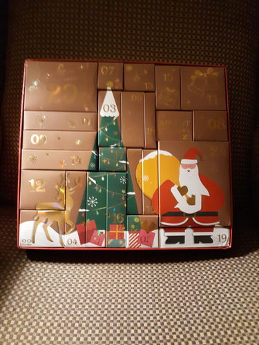 Customer photo review of 24 Pieces of Bath Set Christmas Advent Calendar
