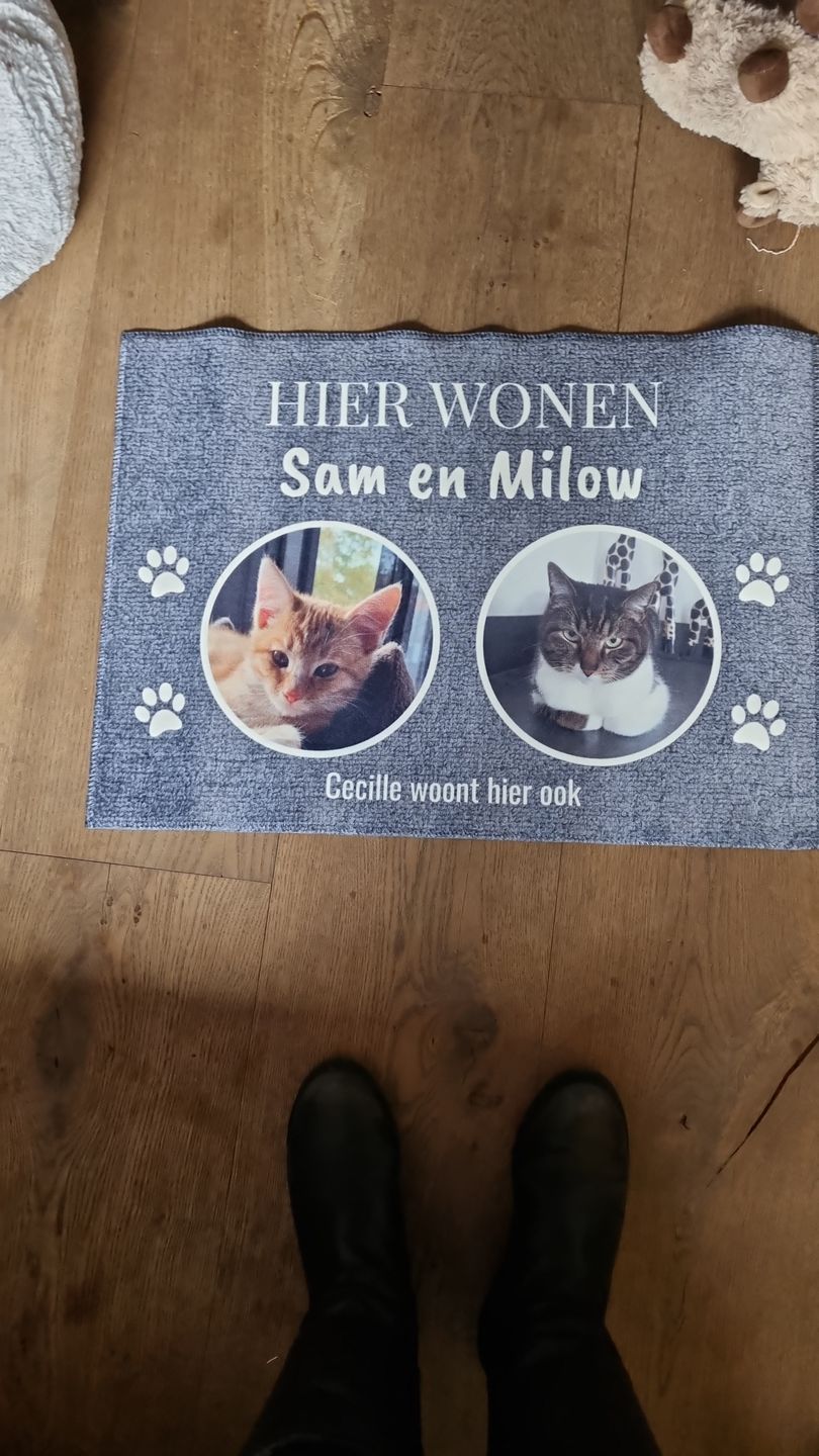 Customer photo review of Hier woont - Gepersonaliseerde huisdier deurmat