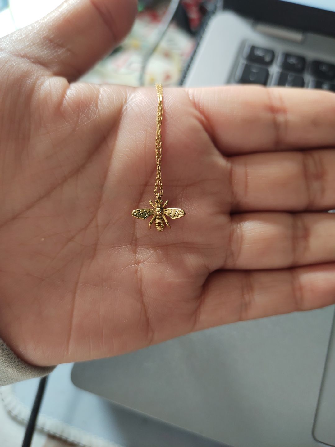 Customer photo review of Collar Queen Bee