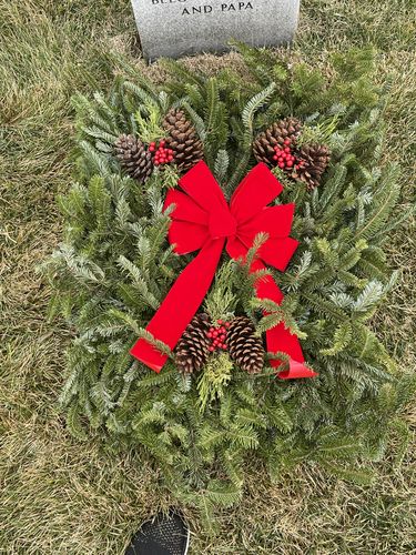 Customer photo review of Fresh Natural Christmas Grave Blanket