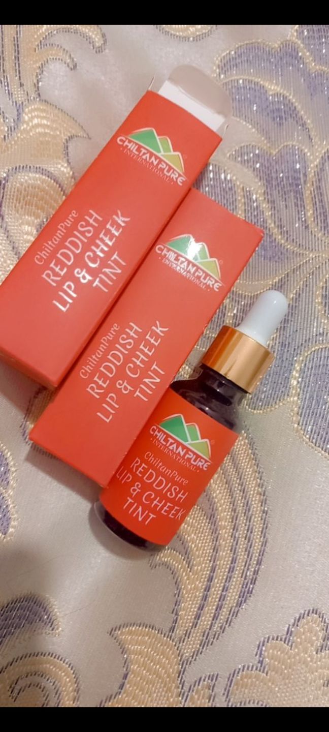 Customer photo review of Reddish Lips & Cheek Tint – Pure Organic Liquid stain for lips, cheeks & eyelids – Give face fresh look Moisturize lips- 100% Organic Lip Stain