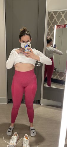 Customer photo review of Fuchsia Seamless Leggings