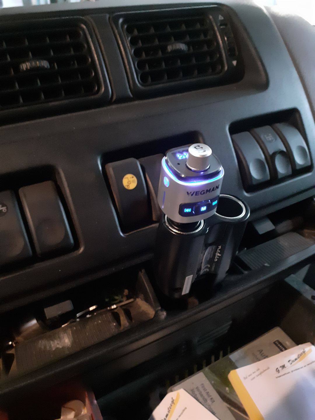 Customer photo review of Wegman Bluetooth FM Transmitter - Bluetooth carkit - Zilver