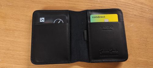 Customer photo review of Magstar slim wallet without coin pocket