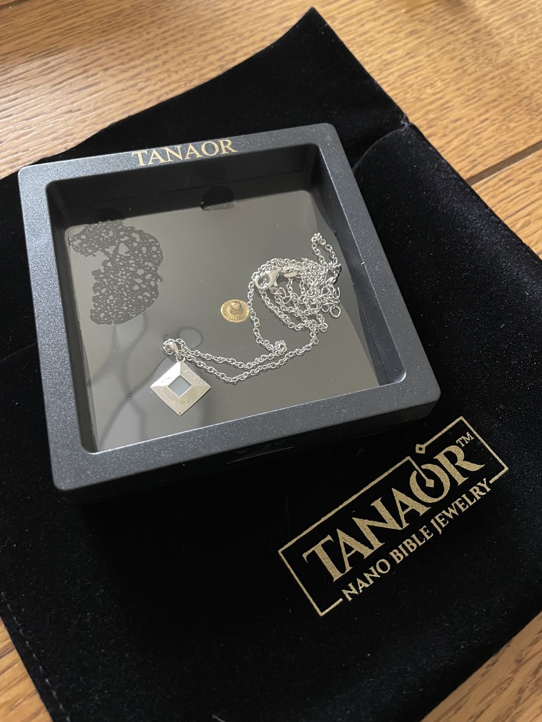 Customer photo review of TANAOR Classic Necklace