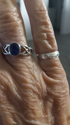 Customer photo review of 4mm Hawaiian Maile Smooth Edge Toe Ring