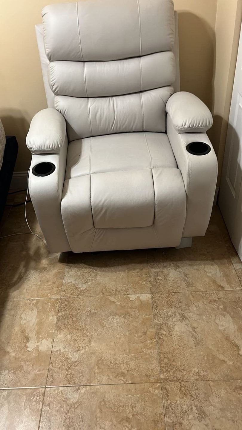 Customer photo review of Homrest Power Lift Recliner Chair with Massage & Heat for Elderly, Microfiber Electric Recliner with 2 Pockets, Cup Holders & USB Port (Beige White)