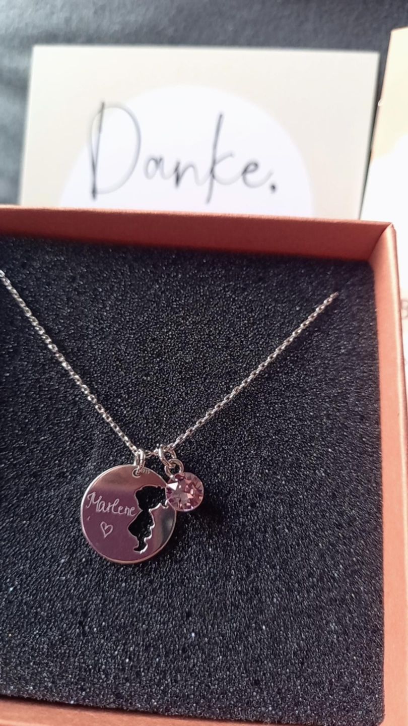 Customer photo review of Halskette mit Geburtsstein und Gravur "Mama"