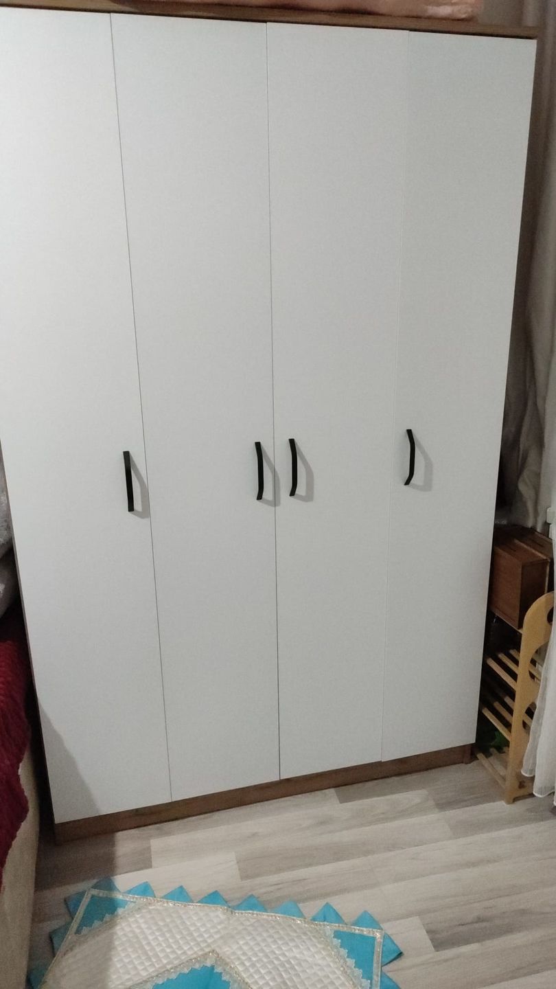 Customer photo review of Rani BA116 Geniş Gardırop Elbise Dolabı 4 Kapaklı 12 Raflı 2 Askılı Sepet Ceviz - Beyaz