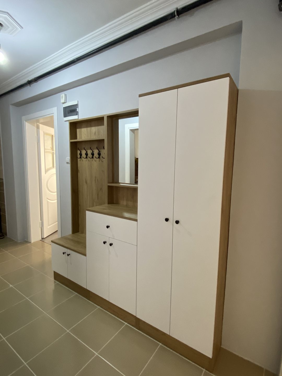 Customer photo review of Rani P6 Modern Çekmeceli Aynalı Askılı Portmanto Ayakkabılık Vestiyer Sepet Ceviz - Beyaz M3