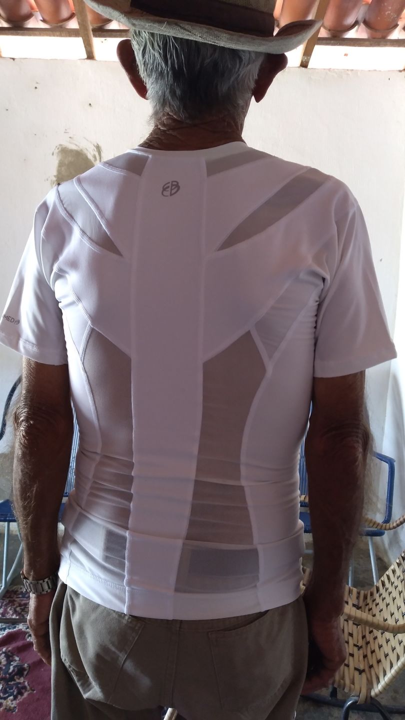Customer photo review of Camiseta Postural Masculina - Posture Shirt® Com Zipper