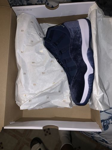 Customer photo review of Wmns Air Jordan 11 Retro 'Navy Velvet'