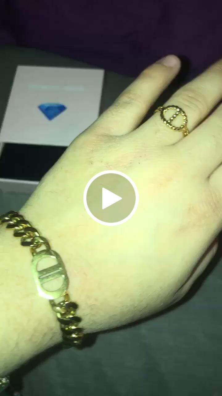 Customer video review of Prestige Armband | 18K vergoldet