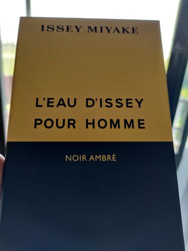 Customer photo review of Issey Miyake L'Eau d'Issey Pour Homme Noir Ambre Eau De Parfum