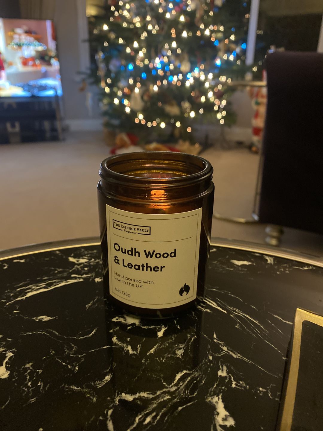 Customer photo review of Oudh Wood & Leather - 25 Hour Candle