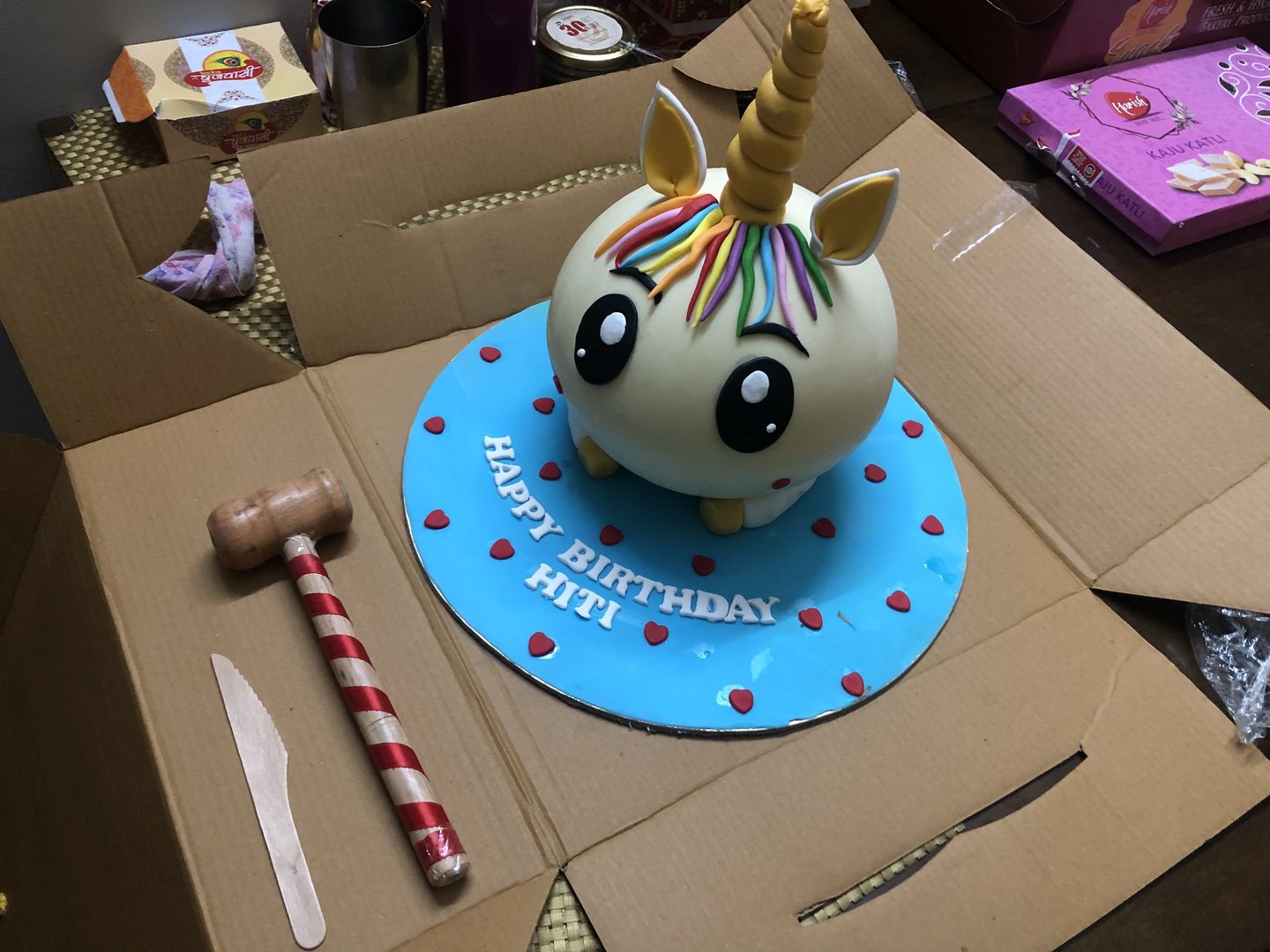 Customer photo review of Unicorn Round Pinata Cake