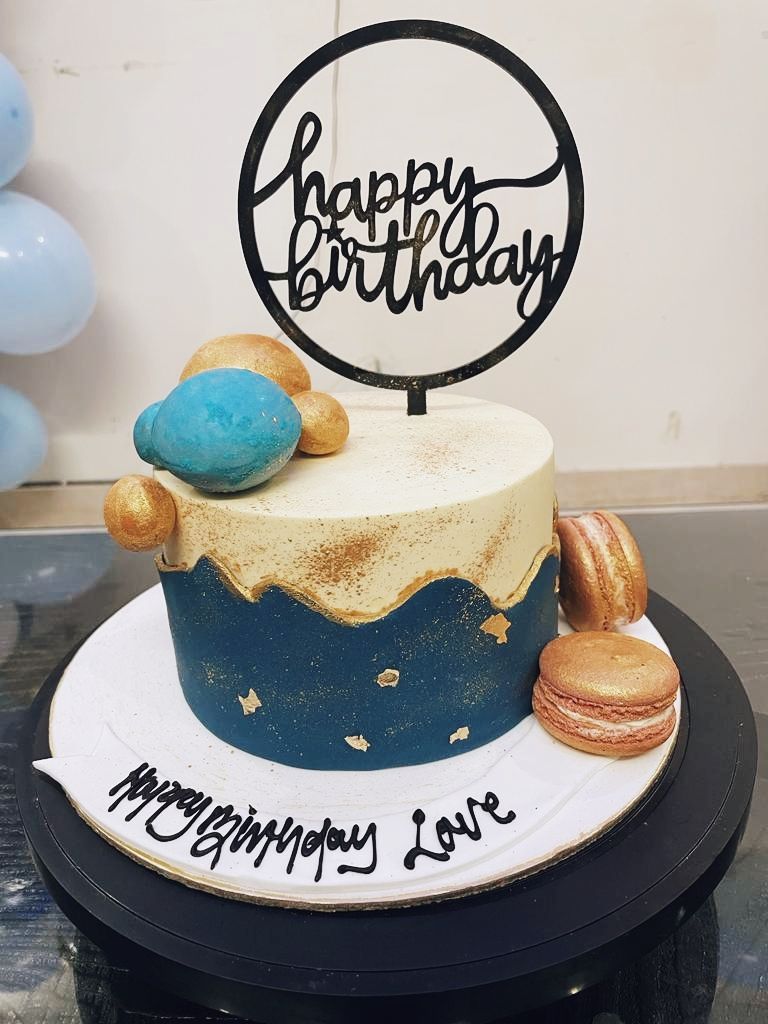 Customer photo review of Gold Splash Blue Cake
