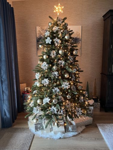 Customer photo review of Bulk Pack of 100 PCS Silver White Poinsettias Artificial Christmas Flowers Wholesale