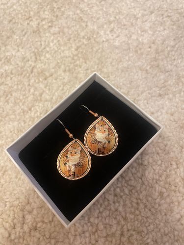Customer photo review of Gustav Klimt Gold Cat Tasarım Küpe