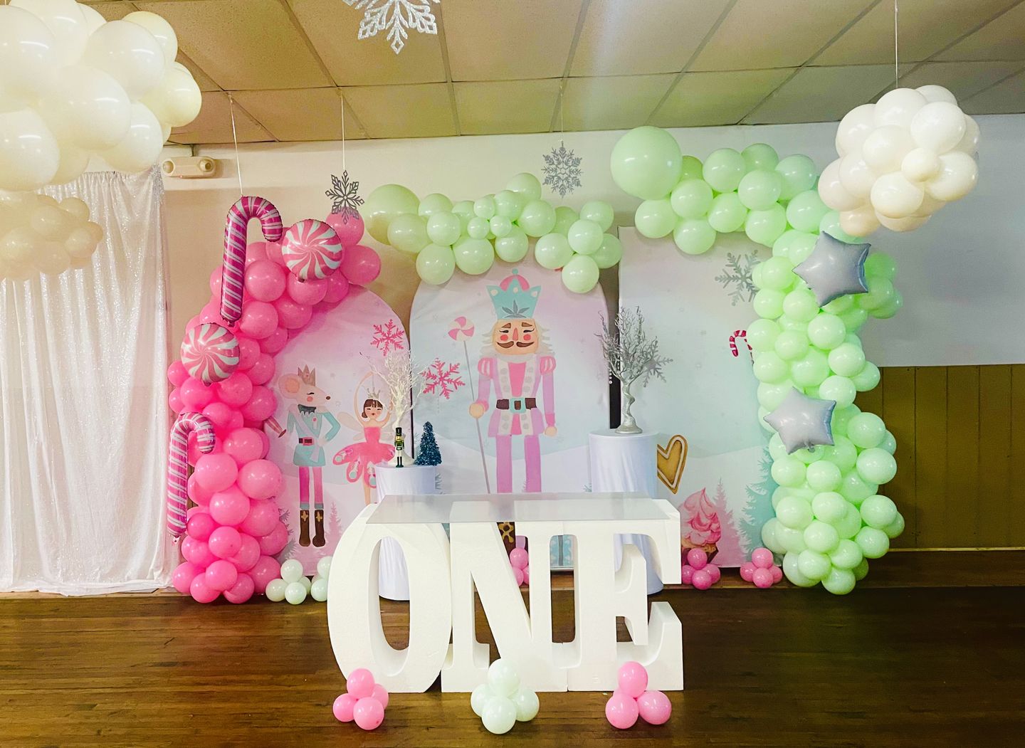 Customer photo review of Chiara Backdrop Wall Set, Arched Wall Set Birthday&Baby Shower&Wedding Party Decoration