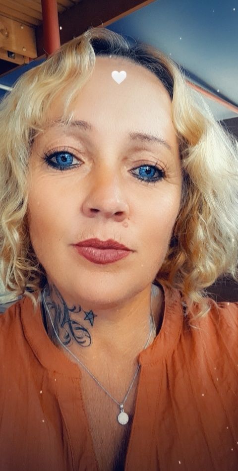 Customer photo review of New York Blue Prescription Colored Contact Lenses