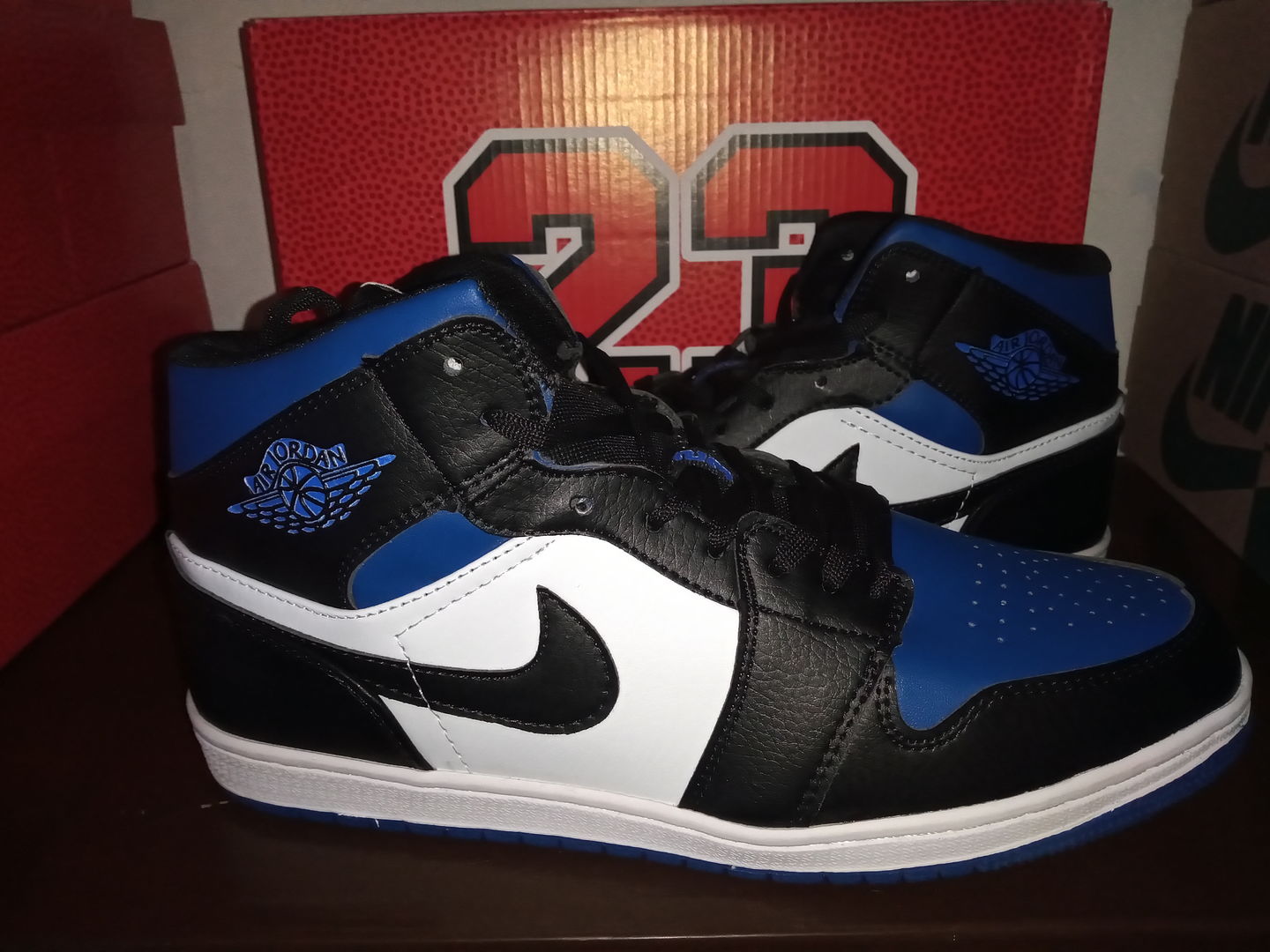 Customer photo review of Tenis Retro 1 Negro Rey Blanco