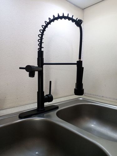 Customer photo review of Grifo para Fregadero de Cocina Monomando con Rociador Extraible Color Negro Mate