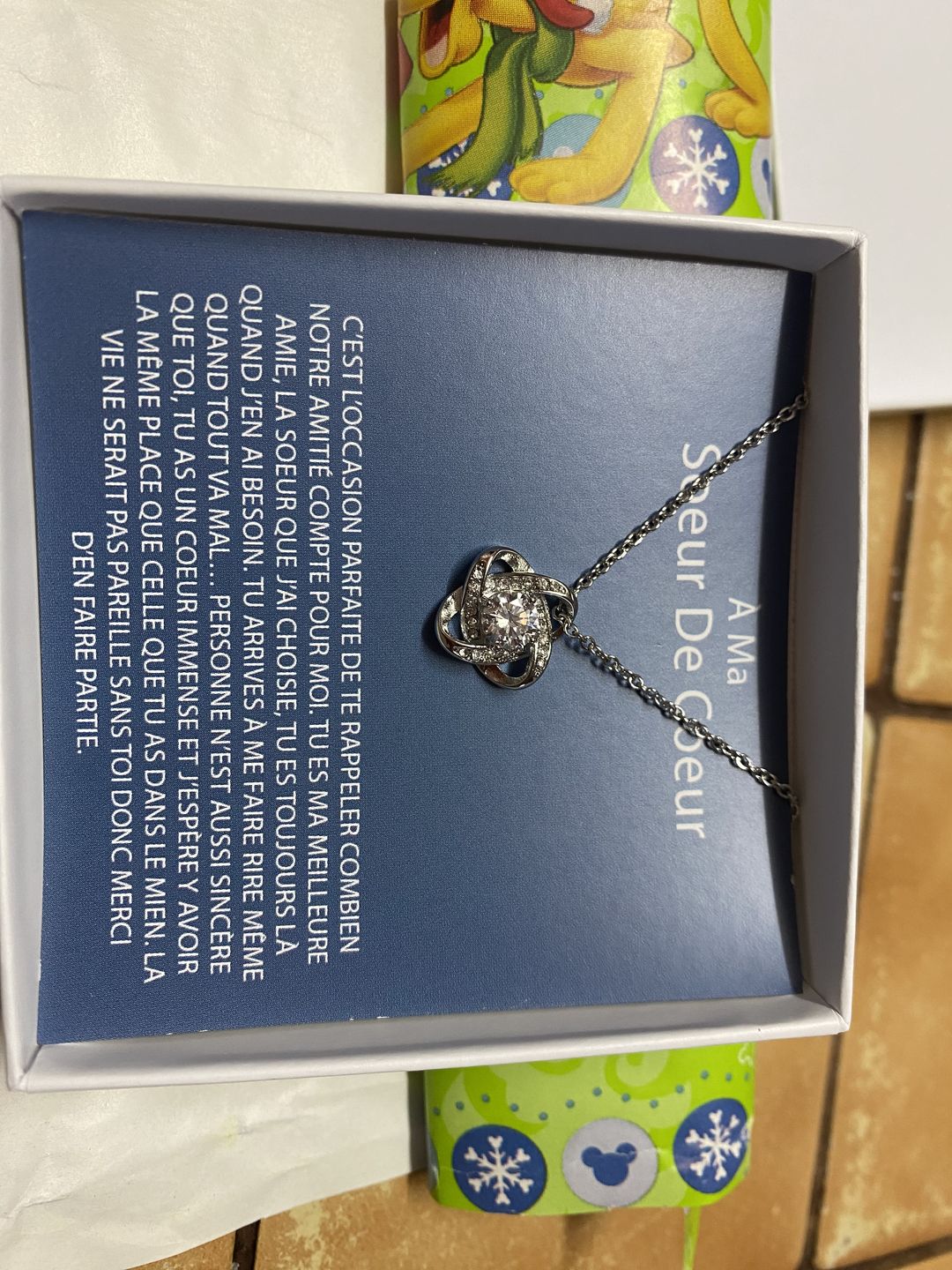 Customer photo review of ONELOVE • Collier Meilleures Amies Noeud d'Amour