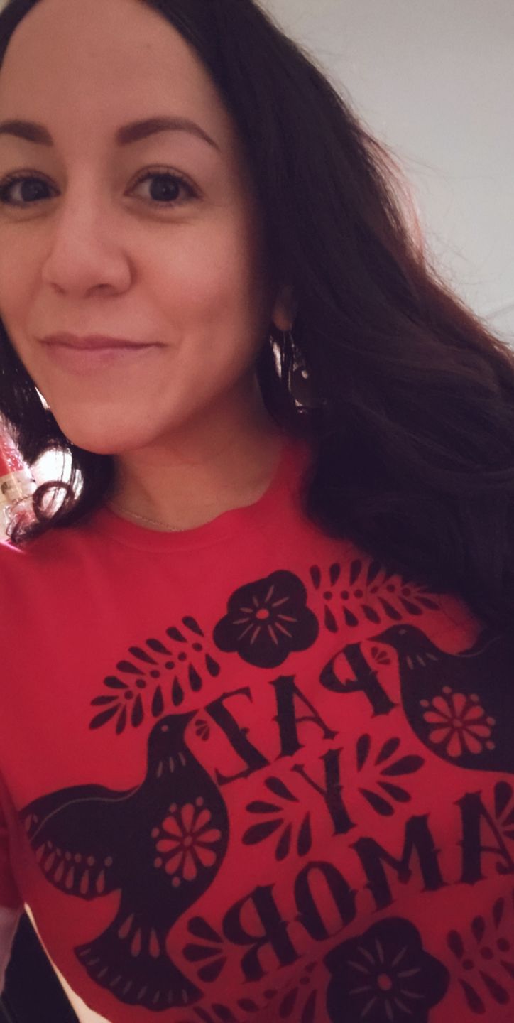 Customer photo review of Unisex Paz y Amor Tee