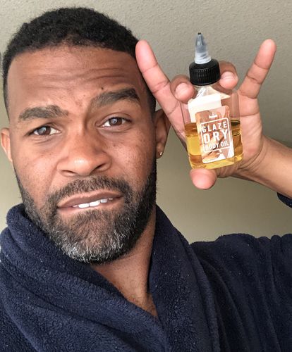 Customer photo review of PAPI GLAZE DRY BODY OIL | SANDALWOOD BOURBON