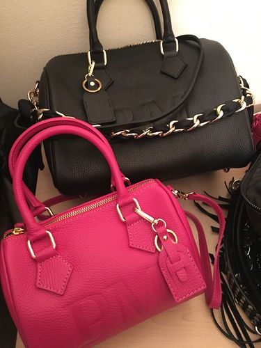 Customer photo review of Borsa Bauletto Eloise XL con catena fiocco (Personalizzabile)