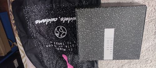 Customer photo review of Shampoo anticaspa + bolsa y caja metálica de regalo