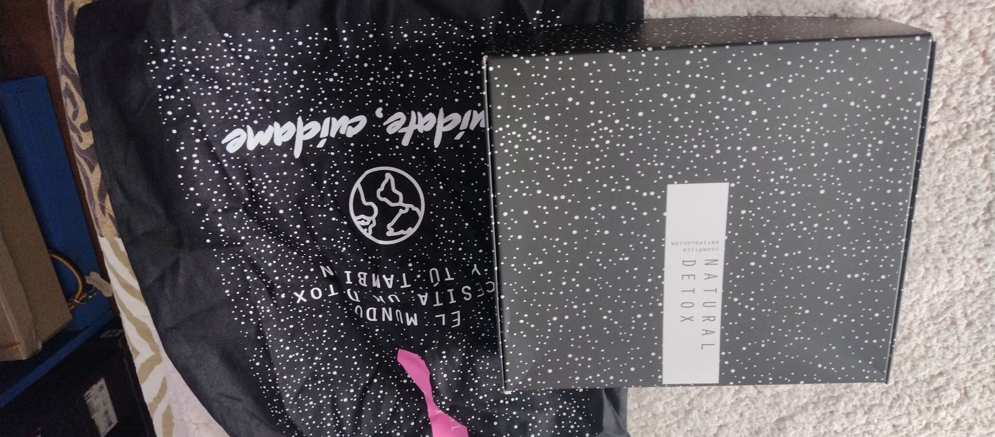 Customer photo review of Shampoo anticaspa + bolsa y caja metálica de regalo
