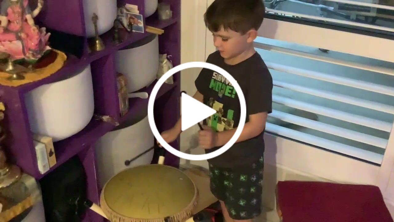 Customer video review of Hluru Steel Tongue Drum 14" 15-Note D Major (5 Colours)