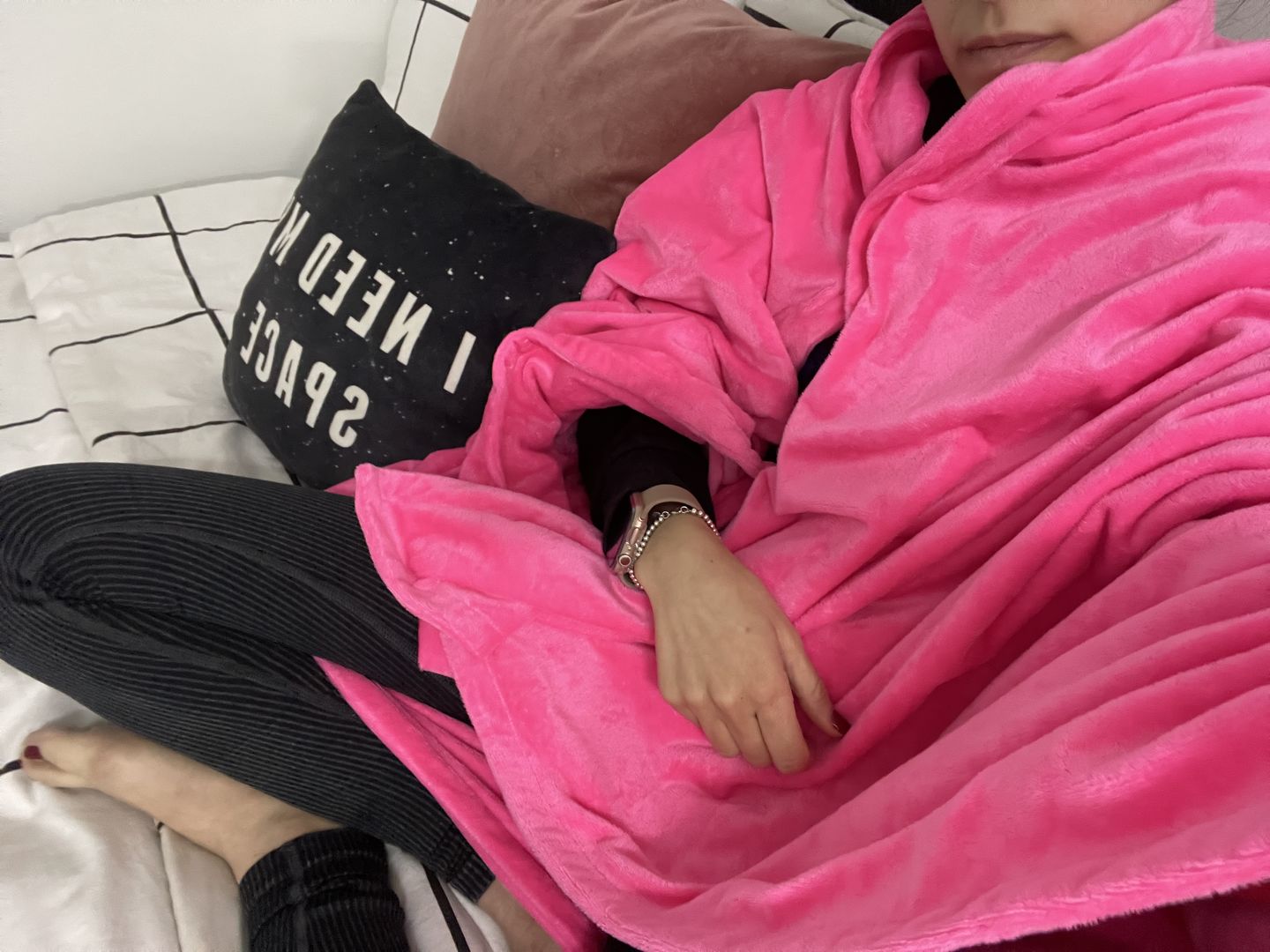 Customer photo review of BiggerBee Throw Blanket ~ Neon Hot Pink