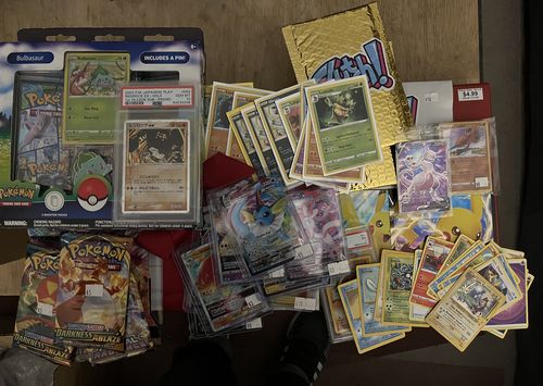 Customer photo review of Clutch Pokémon Mystery Holiday Gift Box