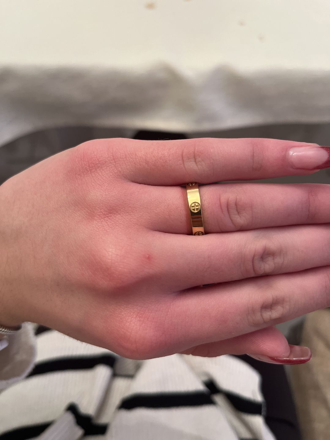 Customer photo review of Crossed Arianna Ring | 18K vergoldet
