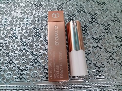 Customer photo review of O.TWO.O VELVET SHAPING LIPSTICK