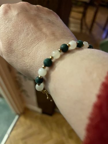 Customer photo review of Bracelet anti-douleur en malachite et pierre de lune | Or fin