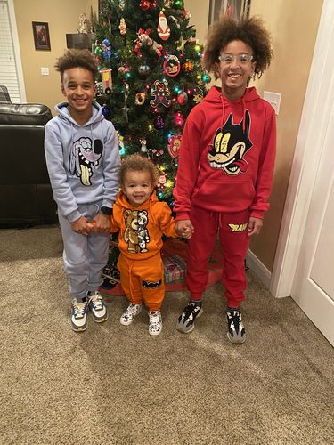 Customer photo review of Teddy Robot Raw Drip White Chenille Hoodie and Jogger Set