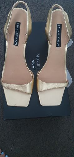 Customer photo review of Sally - Gold