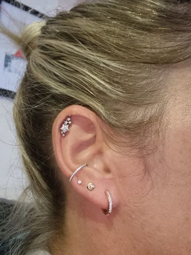 Customer photo review of ANGEL Opal & Rainbow Aura Pavé Eternity Seamless Clicker