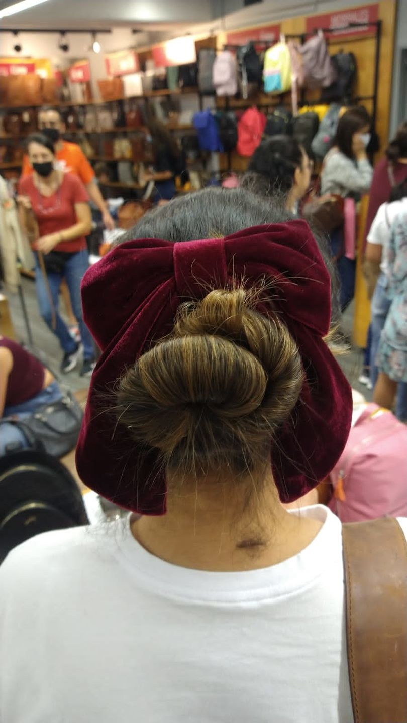 Customer photo review of Moño - Large vinotinto velvet Bow