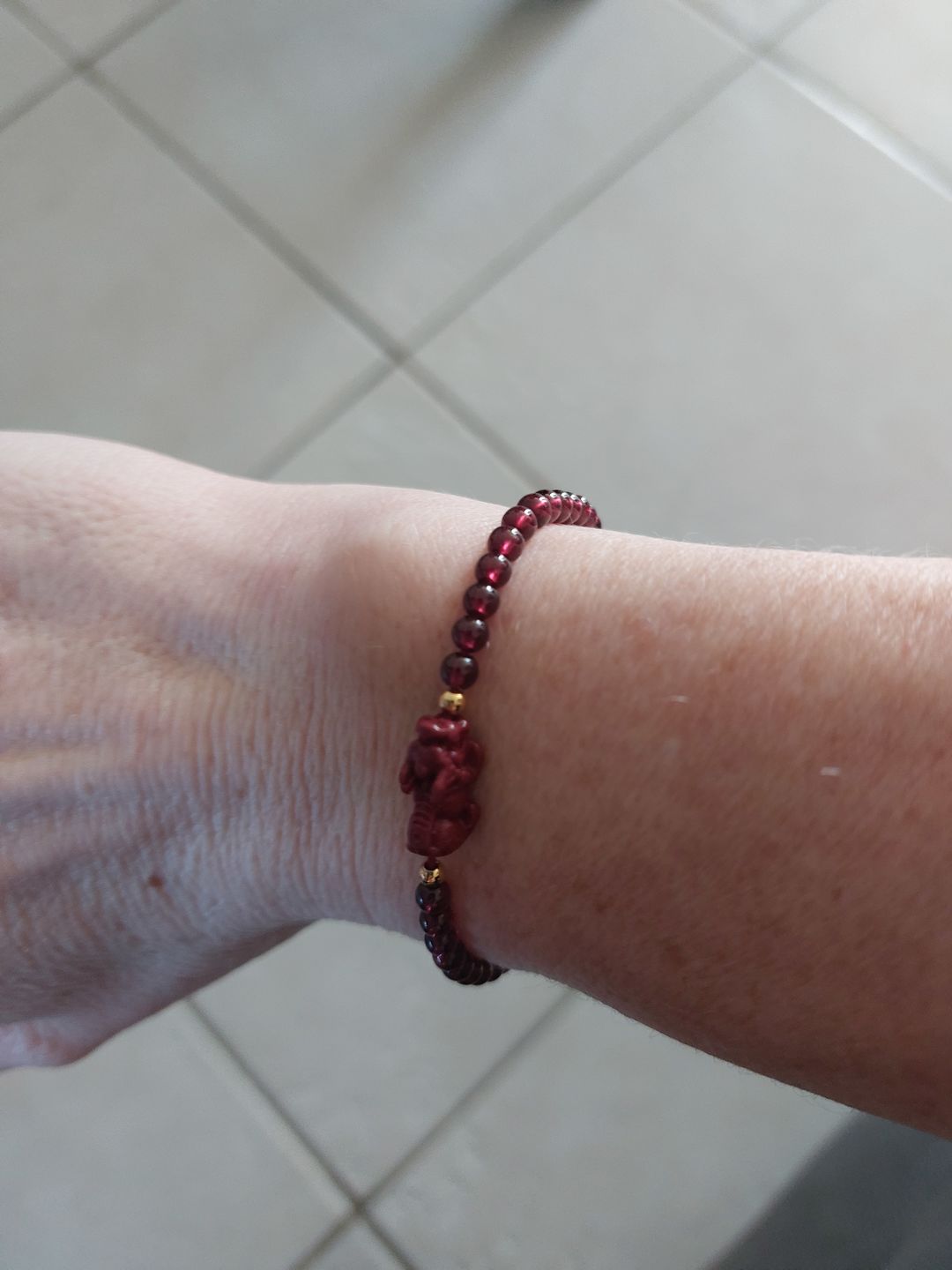 Customer photo review of Bracelet de chance en Grenat Rouge - Pi Xiu